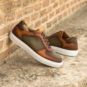 Timeless Low-Top Sneakers for Everyday Wear